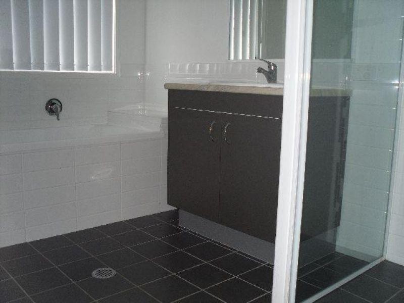 28 Stoneleigh Way, Holmview QLD 4207