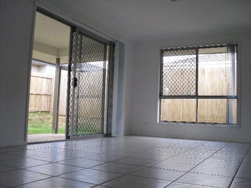 28 Stoneleigh Way, Holmview QLD 4207