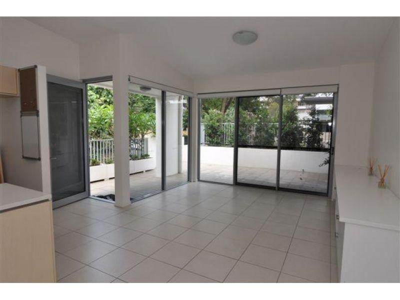 2/14 Manning Street, Milton QLD 4064