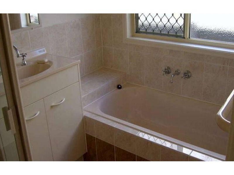 102 Watarrka Drive, Parkinson QLD 4115