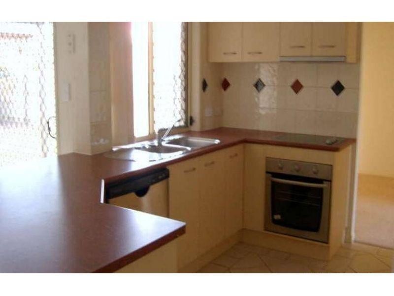 102 Watarrka Drive, Parkinson QLD 4115