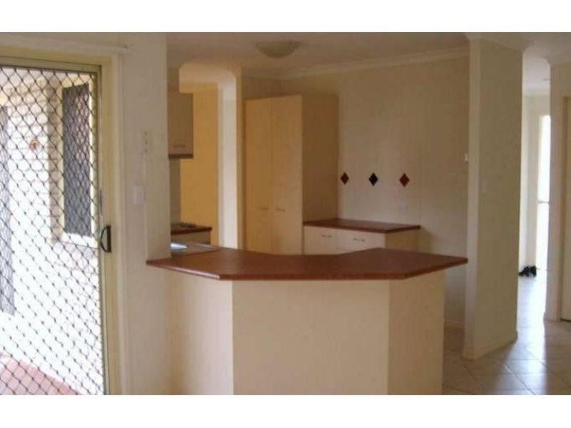 102 Watarrka Drive, Parkinson QLD 4115