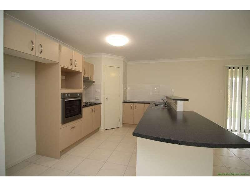 8 Clive Road, Birkdale QLD 4159