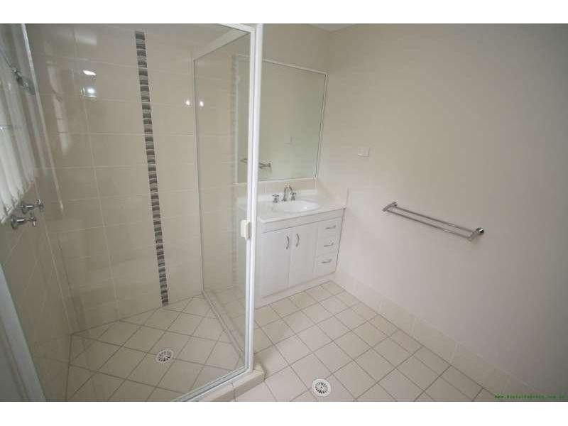 8 Clive Road, Birkdale QLD 4159