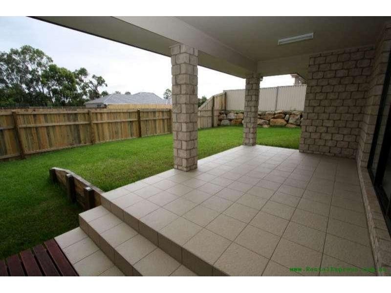 8 Clive Road, Birkdale QLD 4159