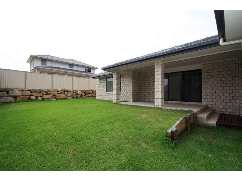 8 Clive Road, Birkdale QLD 4159