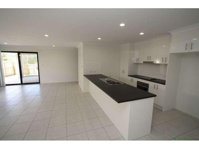 35 Fourth Avenue, Marsden QLD 4132