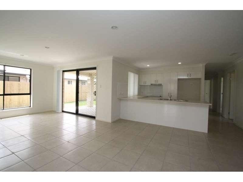 33 Fourth Avenue, Marsden QLD 4132