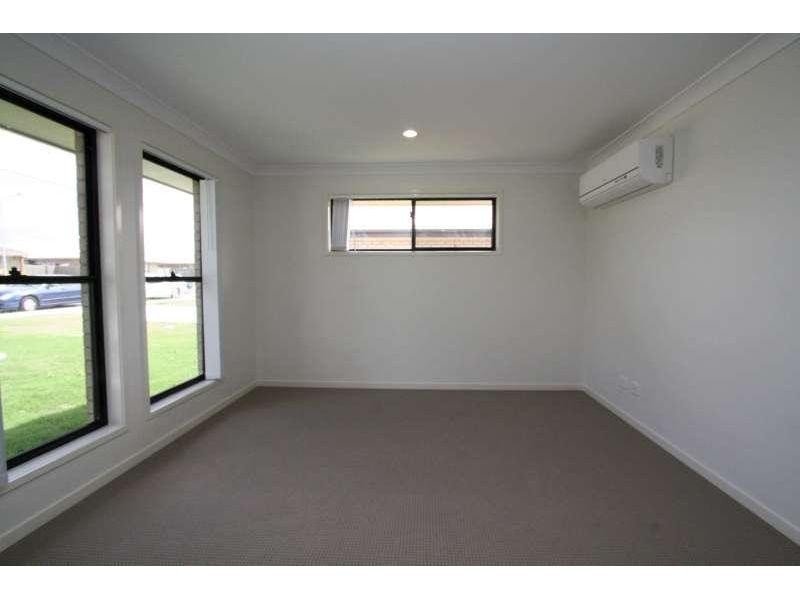 33 Fourth Avenue, Marsden QLD 4132