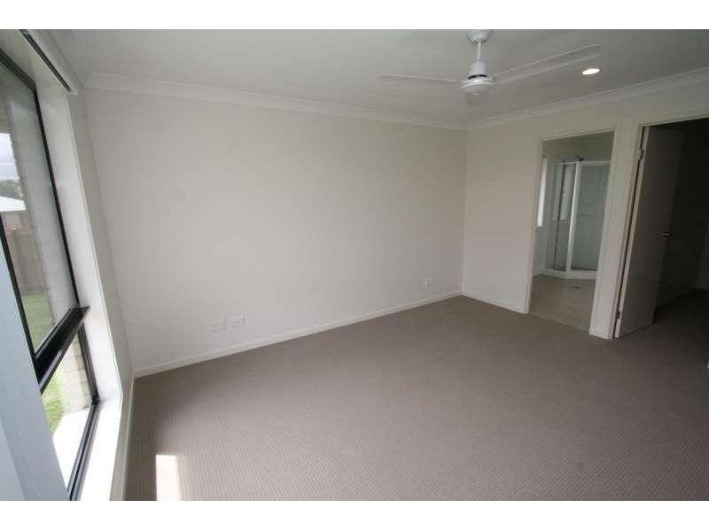 33 Fourth Avenue, Marsden QLD 4132