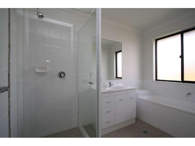 33 Fourth Avenue, Marsden QLD 4132