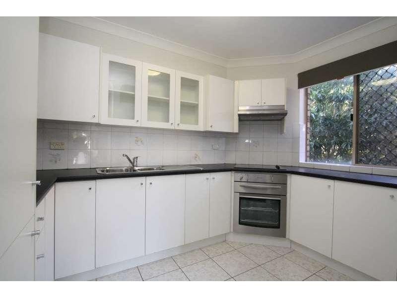 4/19 Burlington Street, Holland Park QLD 4121