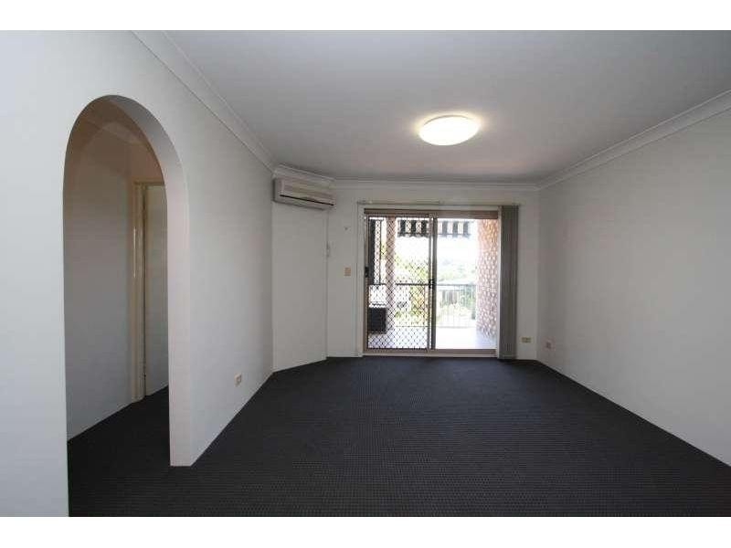 4/19 Burlington Street, Holland Park QLD 4121