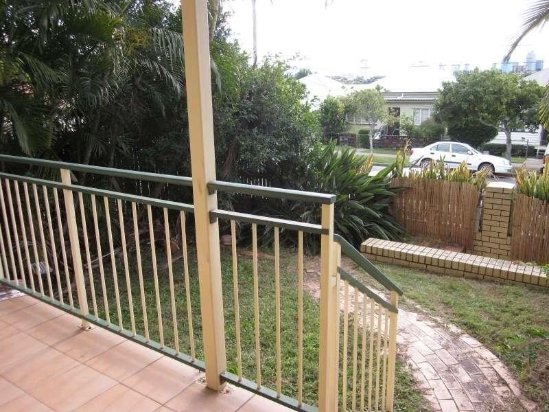 1/43 Ninth Avenue, Coorparoo QLD 4151