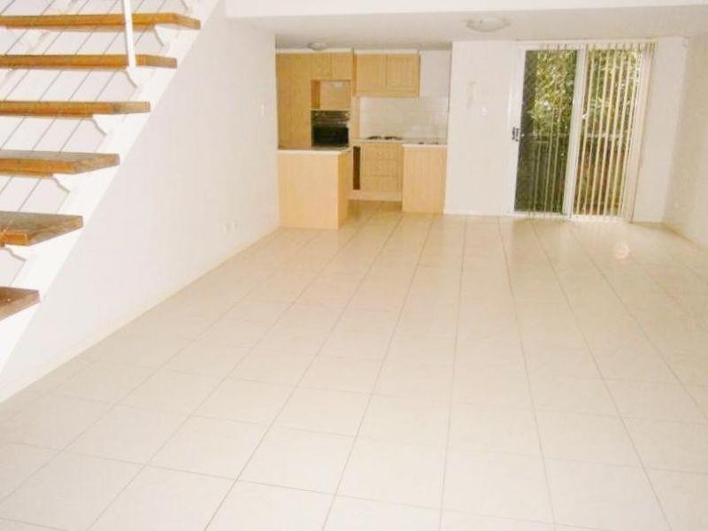 2/101 Ekibin Road, Annerley QLD 4103