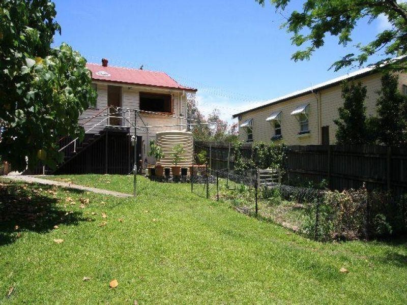 33 Russell Avenue, Norman Park QLD 4170