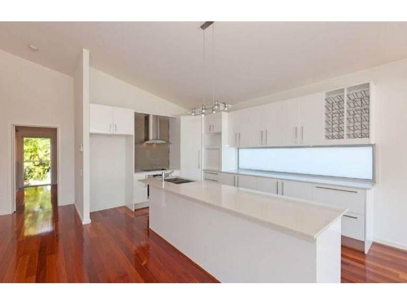 @ Macrossan Avenue, Norman Park QLD 4170