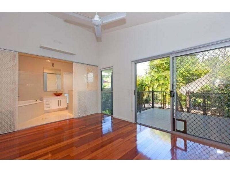 @ Macrossan Avenue, Norman Park QLD 4170