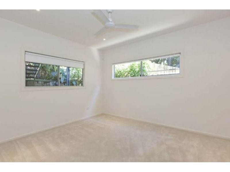 @ Macrossan Avenue, Norman Park QLD 4170