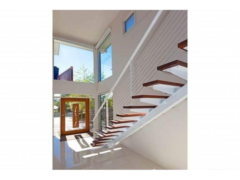 @ Macrossan Avenue, Norman Park QLD 4170