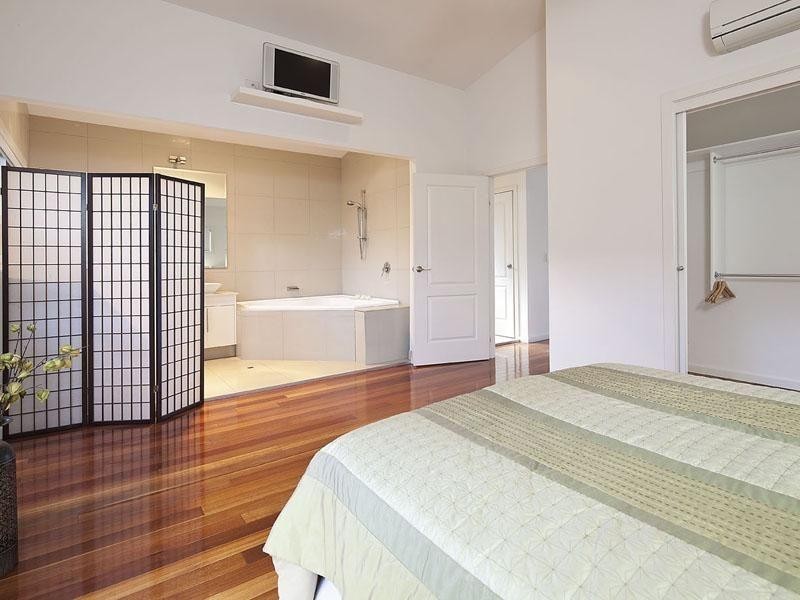 153 Macrossan Avenue, Norman Park QLD 4170