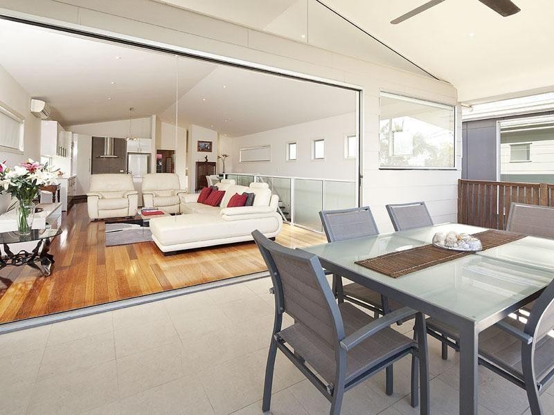 153 Macrossan Avenue, Norman Park QLD 4170