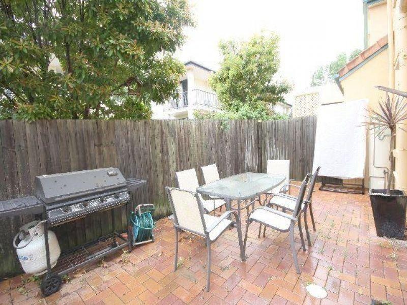 2/9 Mons Road, Carina Heights QLD 4152