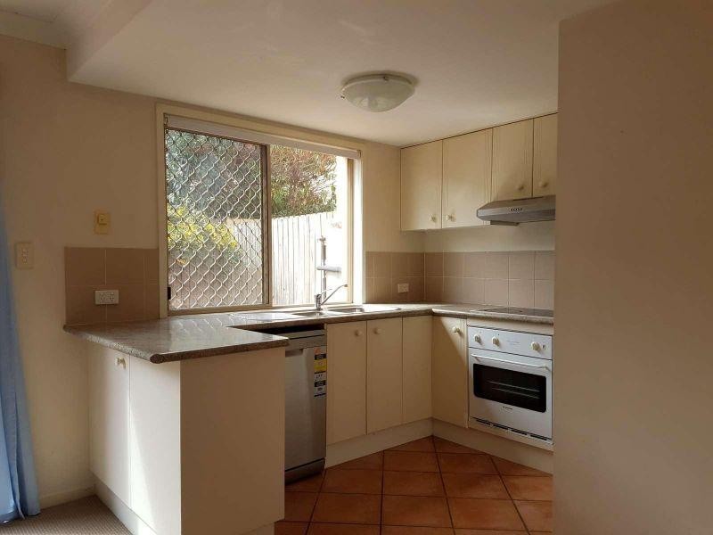 2/9 Mons Road, Carina Heights QLD 4152