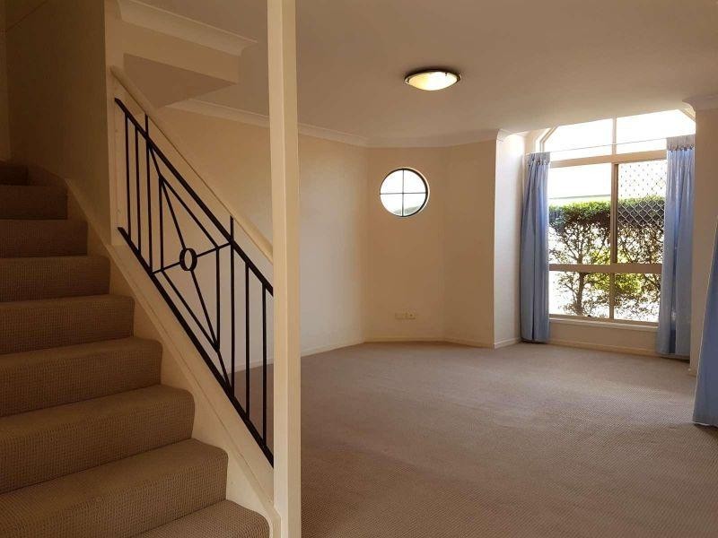 2/9 Mons Road, Carina Heights QLD 4152