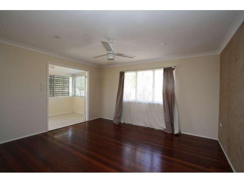 33 Curve Avenue, Wynnum West QLD 4178