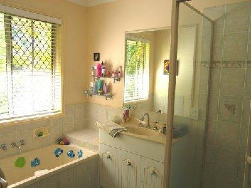 3 Gleneagles Court, Redland Bay QLD 4165