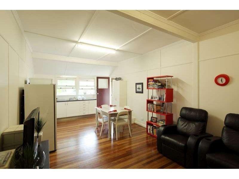 2/8 Arrowsmith Street, Camp Hill QLD 4152