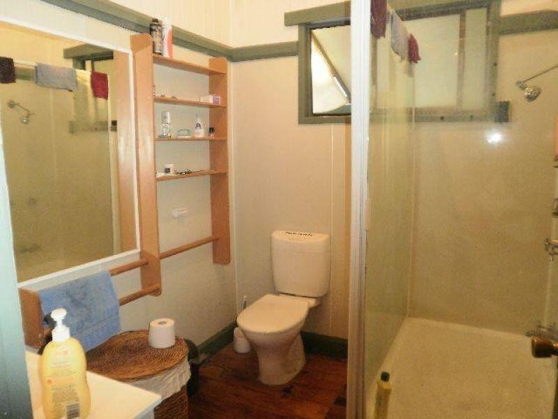 16 Waite Street, Norman Park QLD 4170