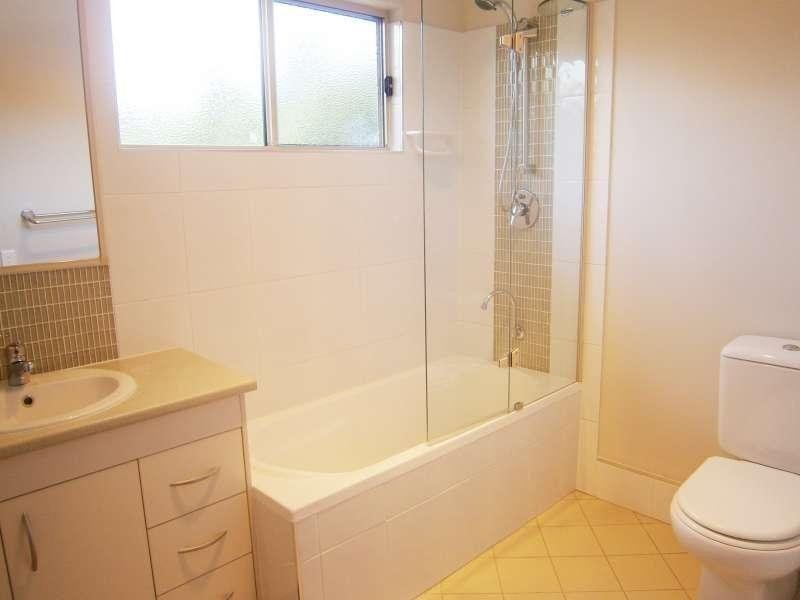 2/24 Dansie Street, Greenslopes QLD 4120