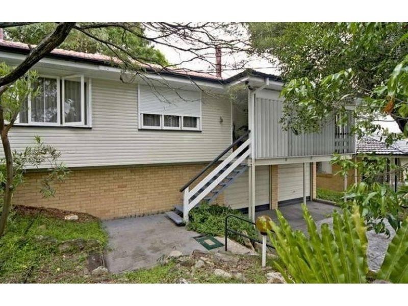 32 Long Street, Camp Hill QLD 4152