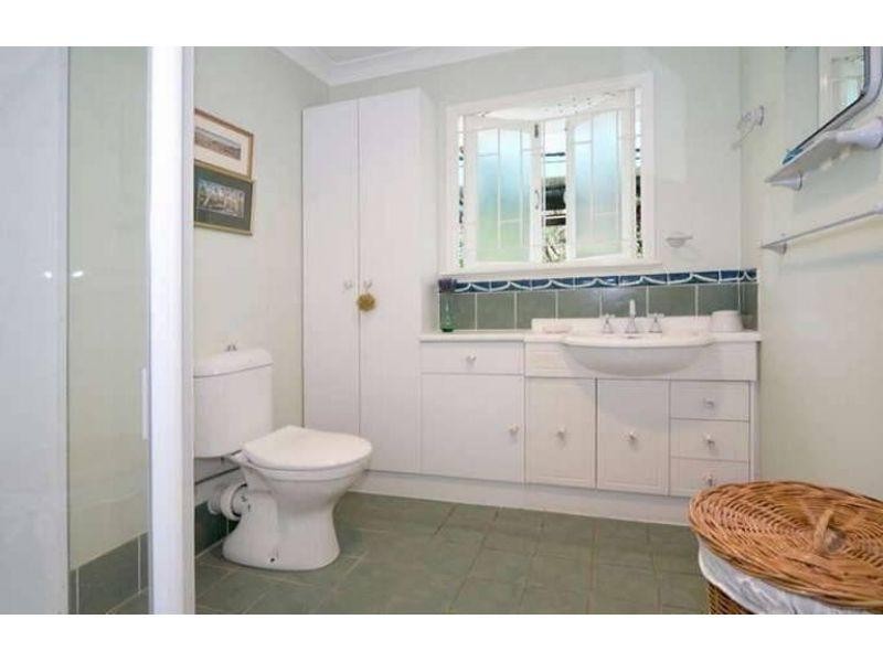 32 Long Street, Camp Hill QLD 4152