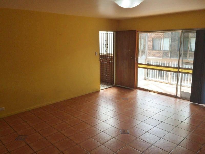 2/14 Crown Street, Holland Park West QLD 4121