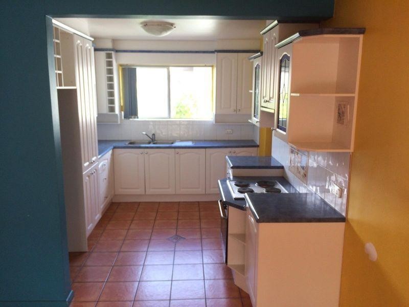 2/14 Crown Street, Holland Park West QLD 4121