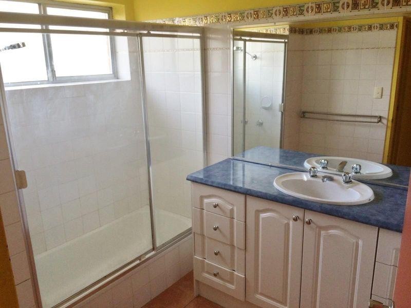 2/14 Crown Street, Holland Park West QLD 4121