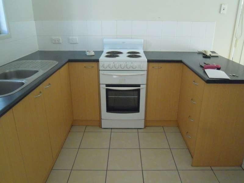 3/2 Tingi Avenue, Tanah Merah QLD 4128