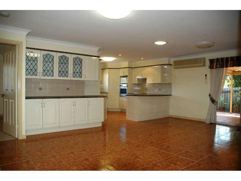 261 Winstanley Street, Carindale QLD 4152