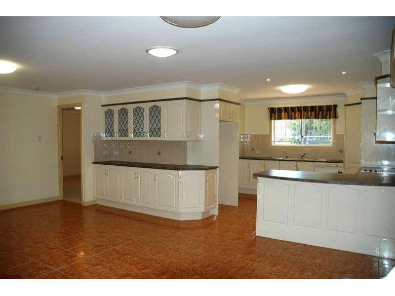 261 Winstanley Street, Carindale QLD 4152