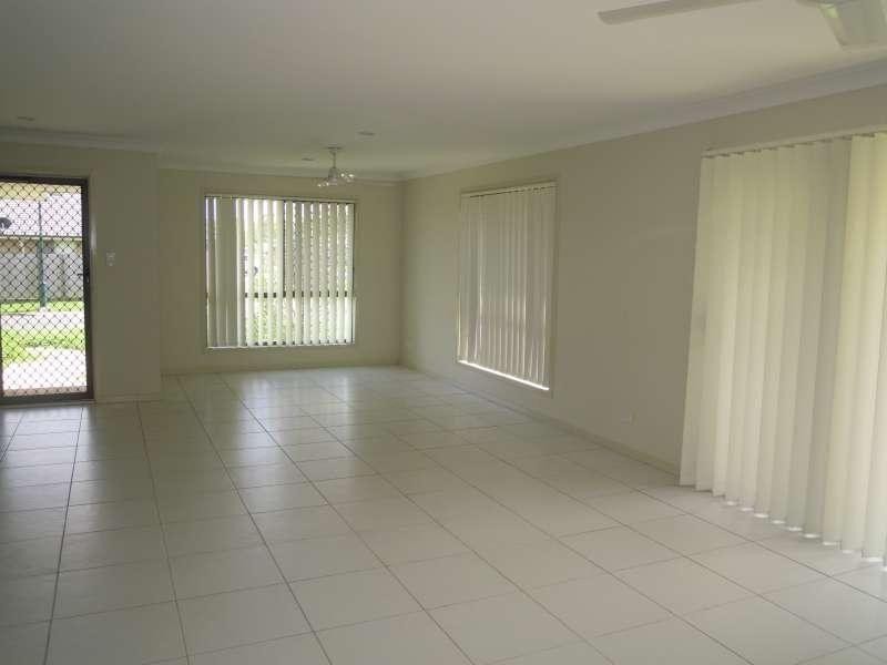 2 Sandpiper Circuit, Eagleby QLD 4207