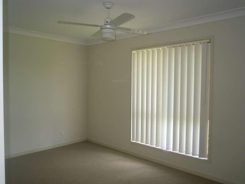 2 Sandpiper Circuit, Eagleby QLD 4207