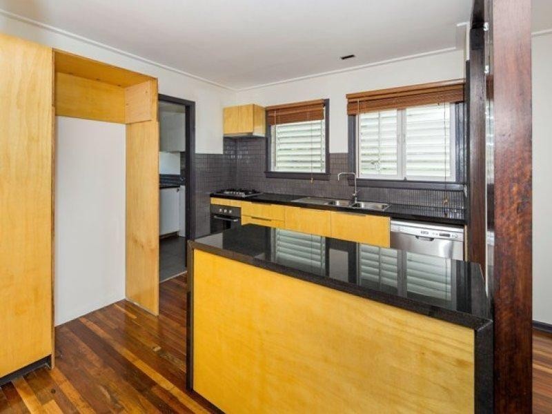 37 Amoria Street, Mansfield QLD 4122