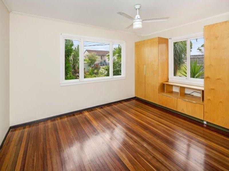 37 Amoria Street, Mansfield QLD 4122