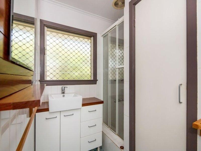 37 Amoria Street, Mansfield QLD 4122