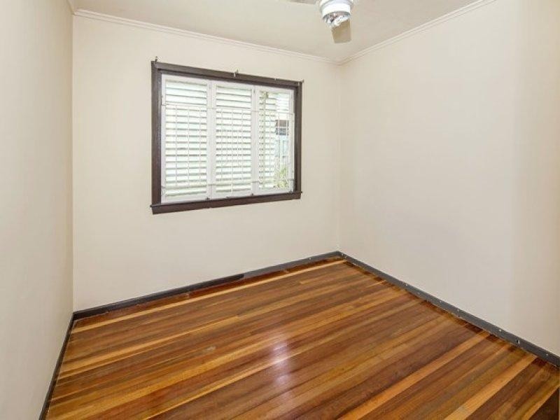 37 Amoria Street, Mansfield QLD 4122