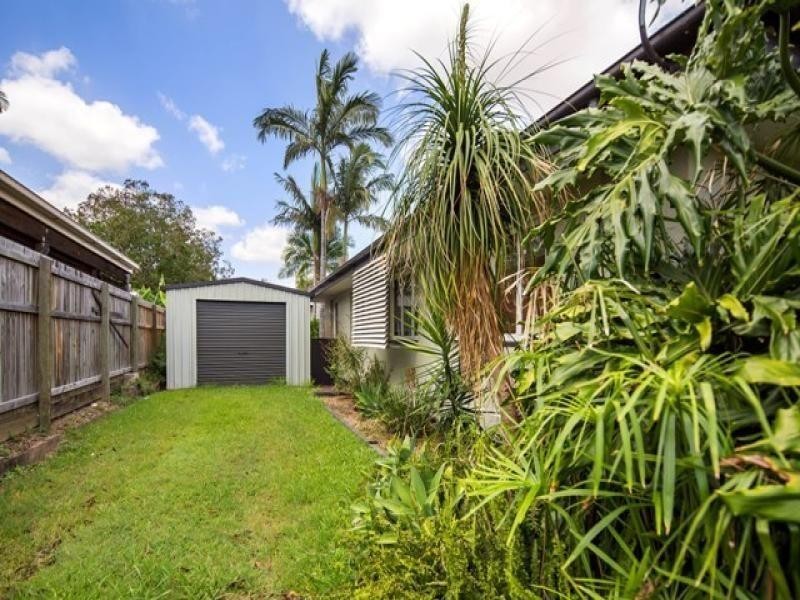 37 Amoria Street, Mansfield QLD 4122