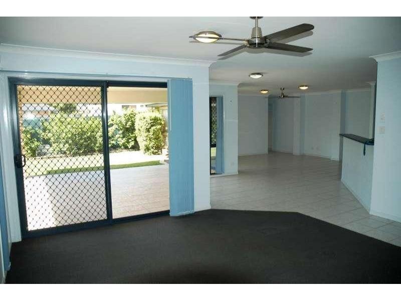4 Apsley Crescent, Parkinson QLD 4115